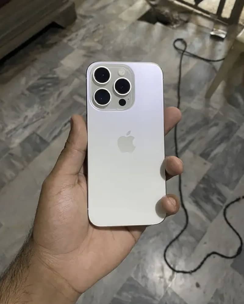 Apple iPhone 15 Pro 0