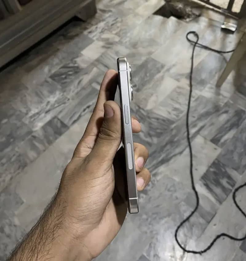 Apple iPhone 15 Pro 2