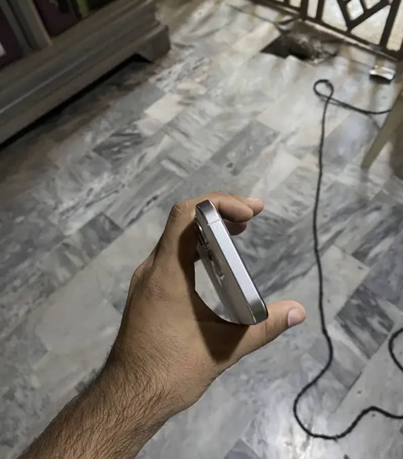 Apple iPhone 15 Pro 4