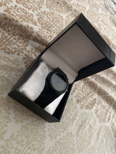 Un touched black Arabic watch
