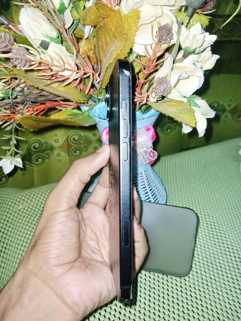 Apple iPhone 15 plus 3