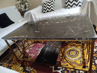  Elegant Modern Centre Table – Excellent condition