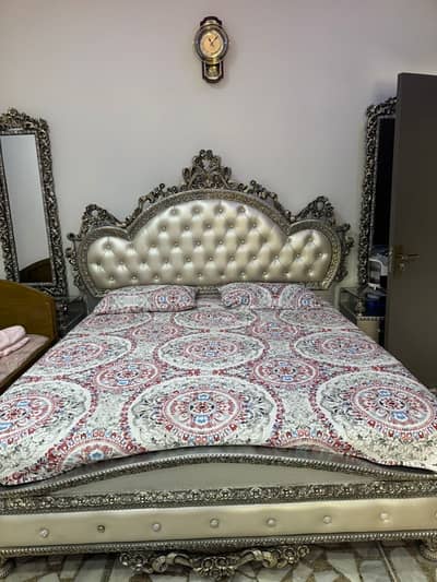 Light greay  crown bedroom set