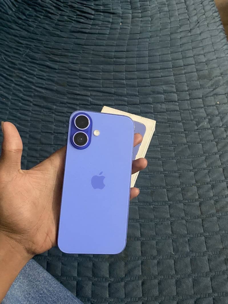 Apple iPhone 16 0