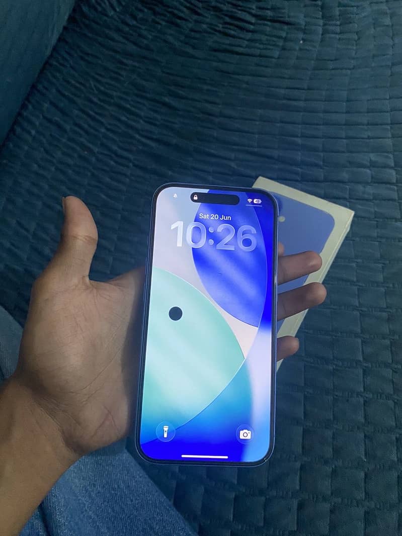 Apple iPhone 16 2