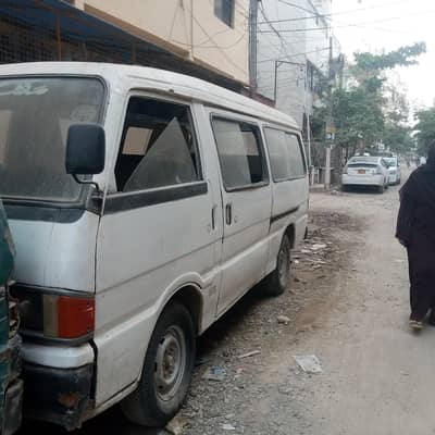 Mazda E 2200 van 03702191033 WhatsApp