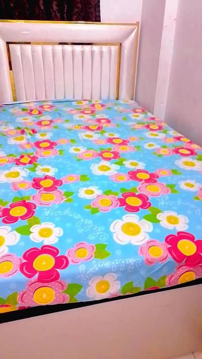 bed and almari foe sale good conditions