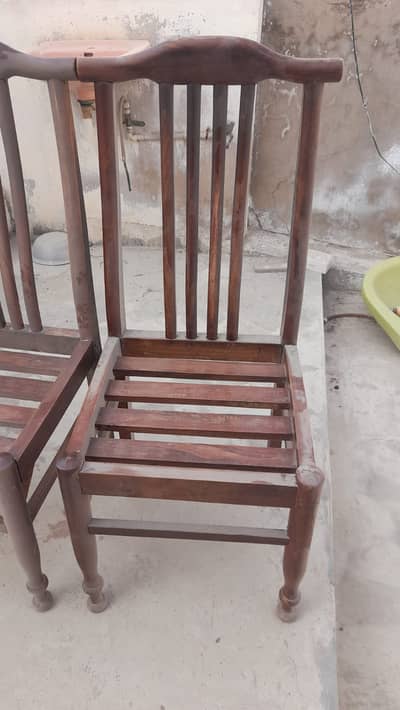 6 Chairs with cussions. 15000 only