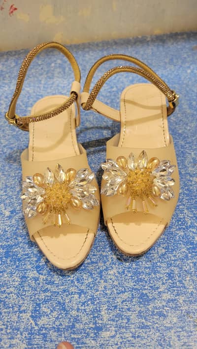 5 saal k bacchi ki sandal