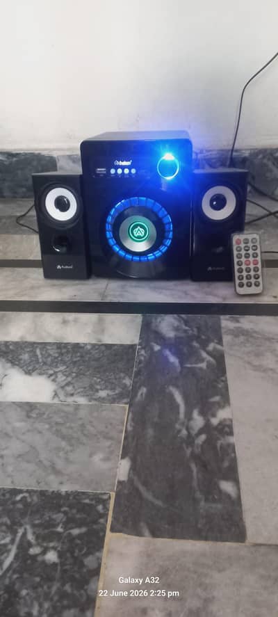 AUDIONIC SPEAKER EXELENT CONDITION  100% sound