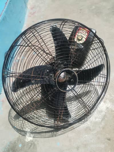 Used Rado Bracket / Table Fan for Sale (Good Working Condition)
