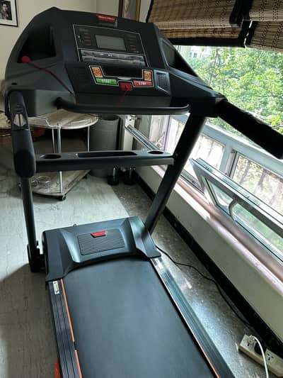 Slim line treadmill AC 130