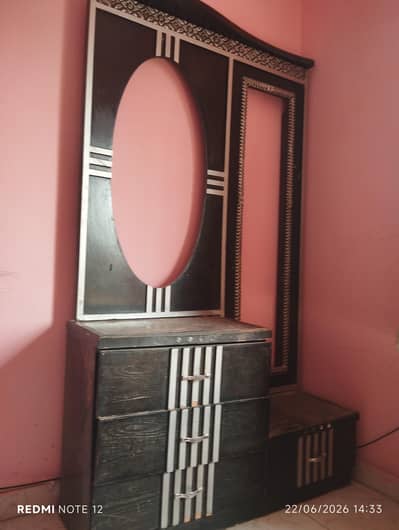 dressing table