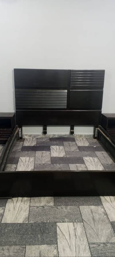 King size double bed with foam and side tables.