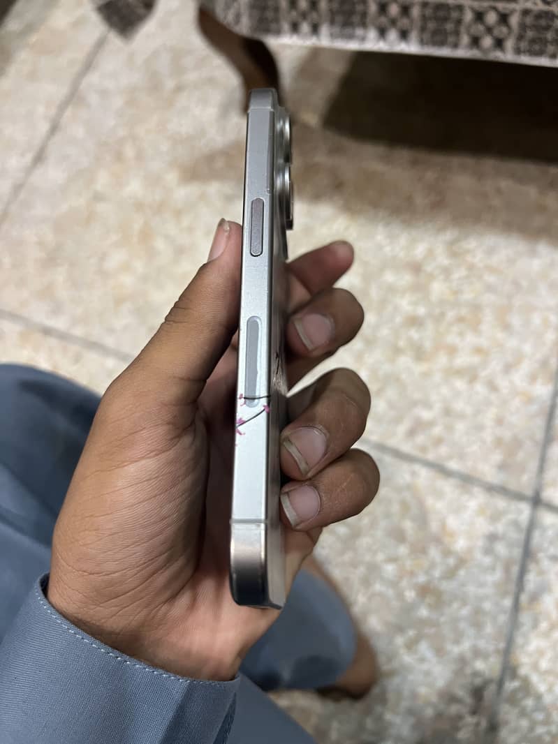 Apple iPhone 15 Pro 2