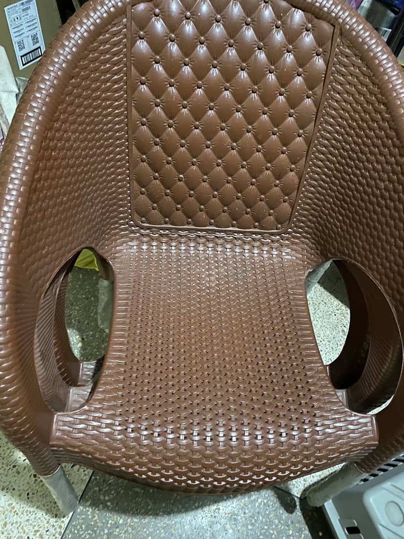Plastic chairs 0