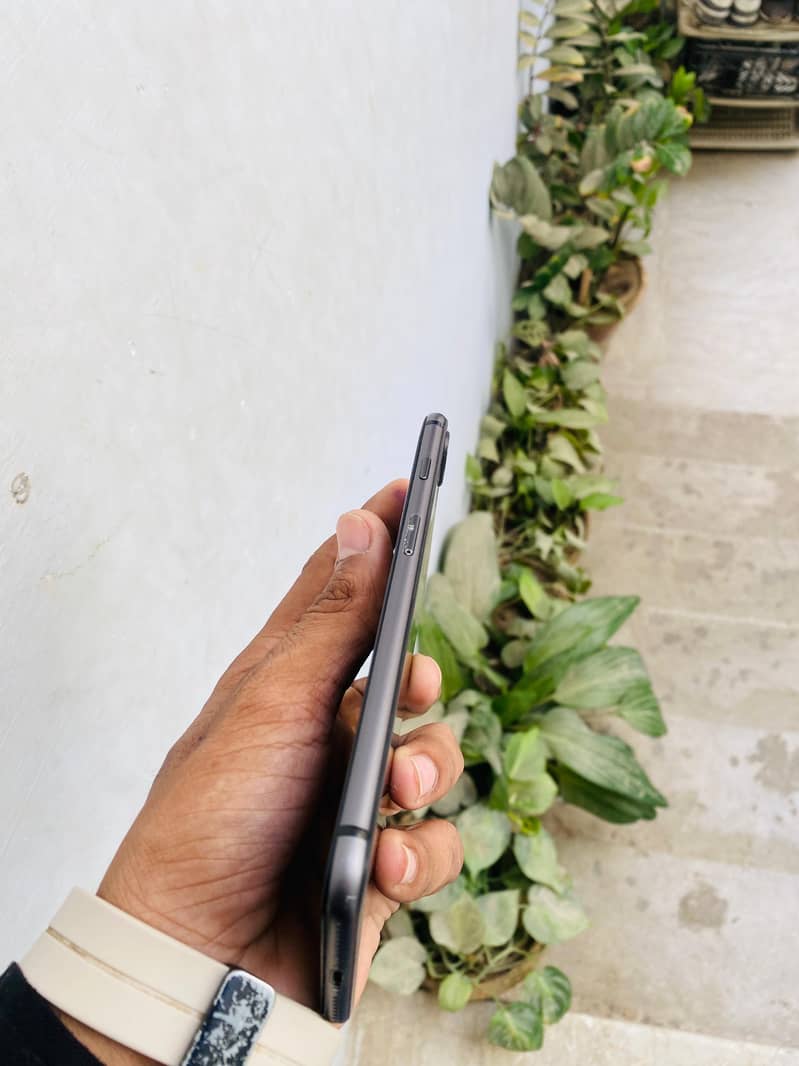 Apple iPhone 8 Plus 2
