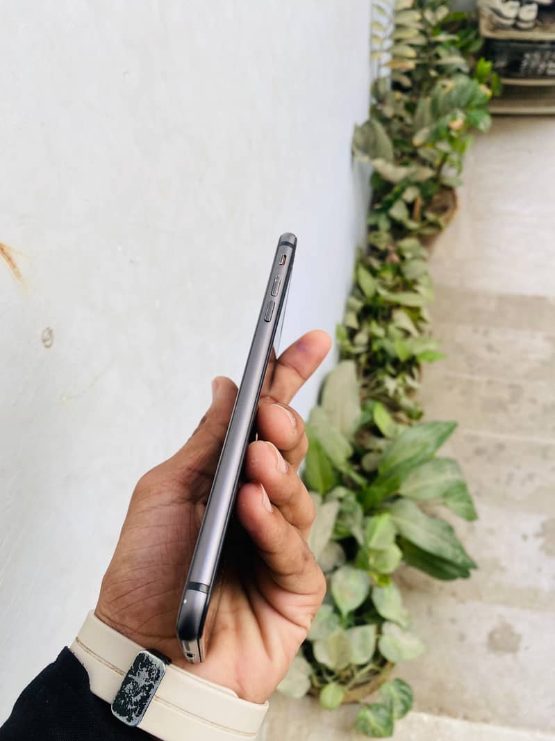 Apple iPhone 8 Plus 3