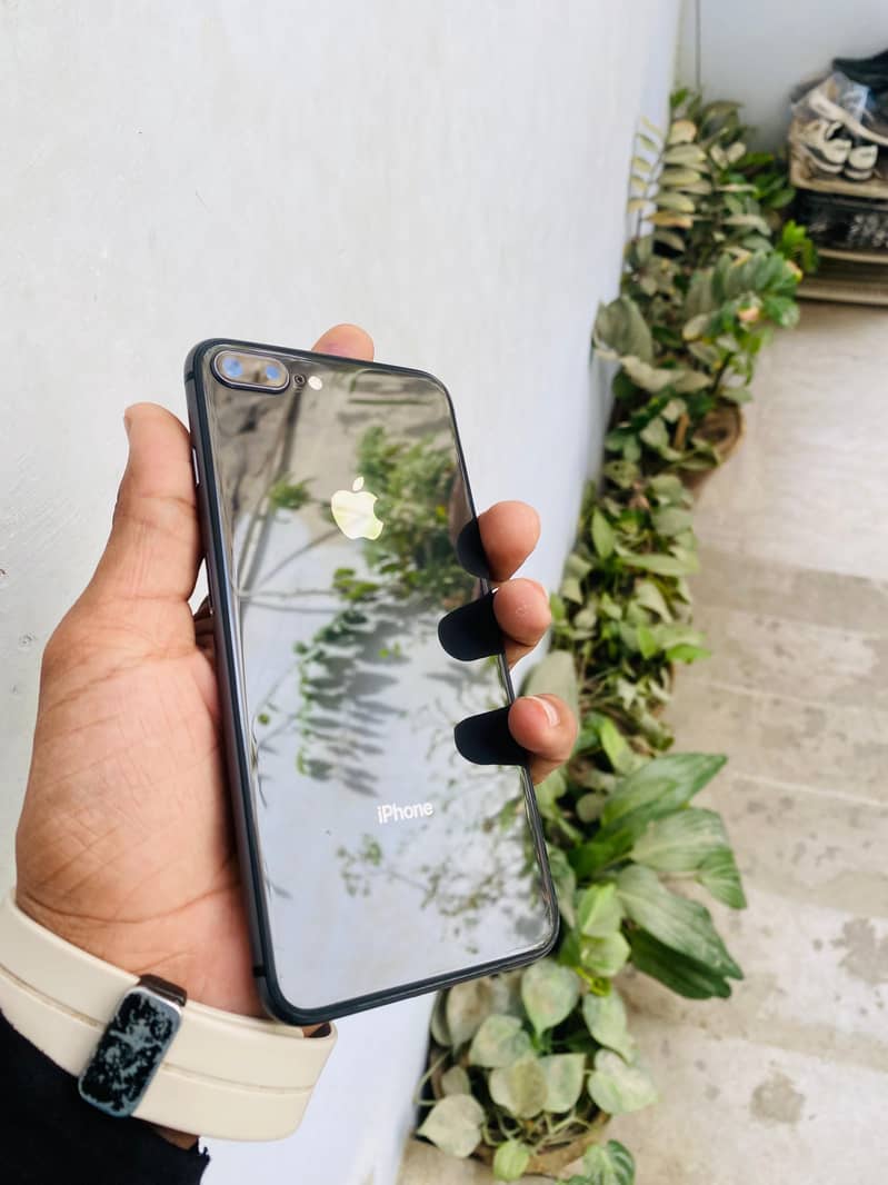 Apple iPhone 8 Plus 10