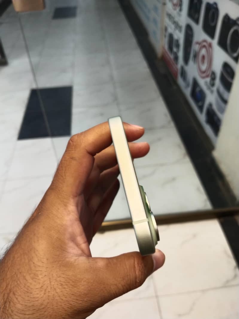 Apple iPhone 15 plus 2