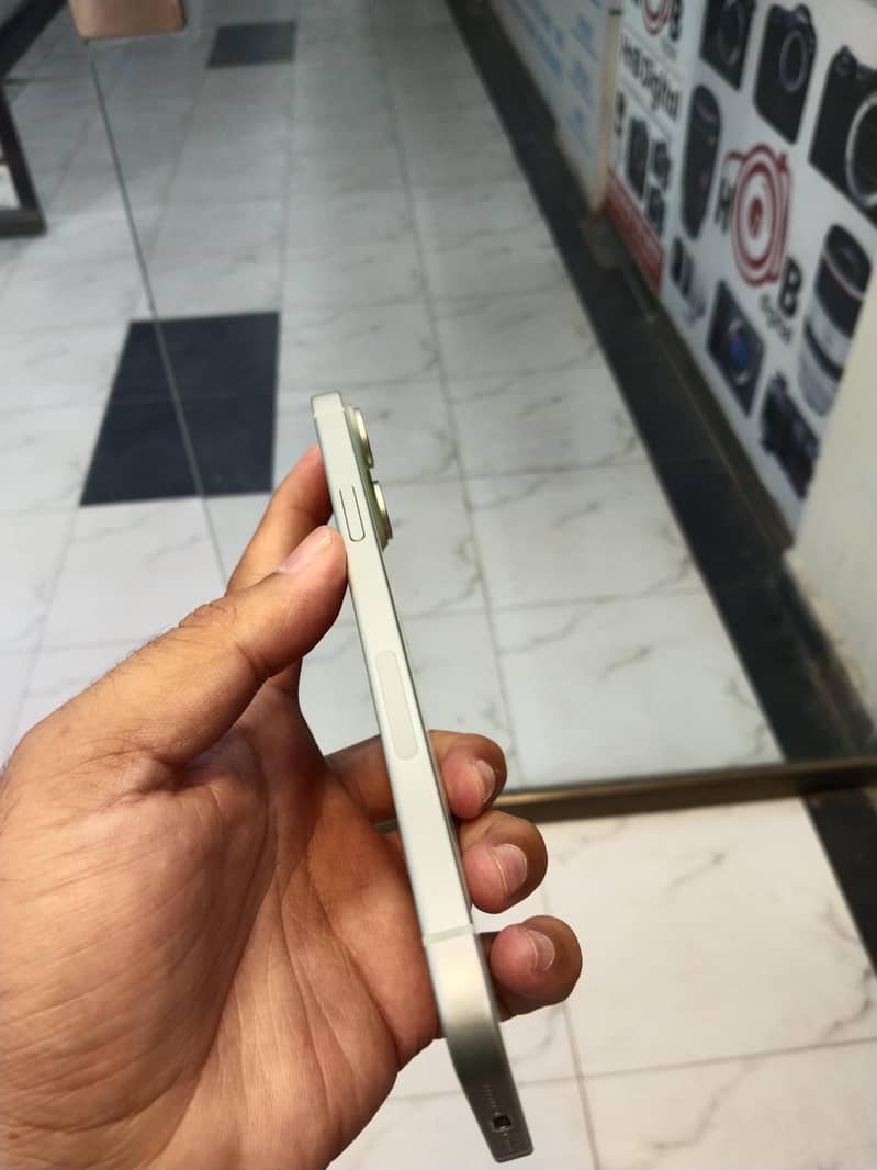 Apple iPhone 15 plus 3