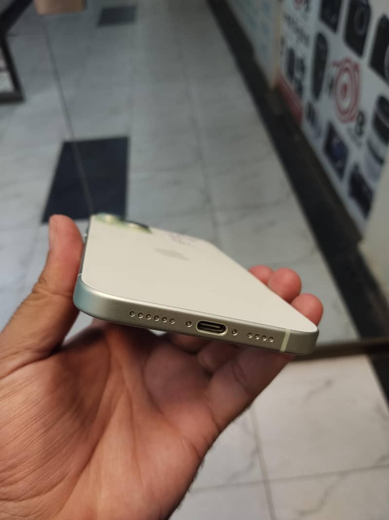 Apple iPhone 15 plus 4