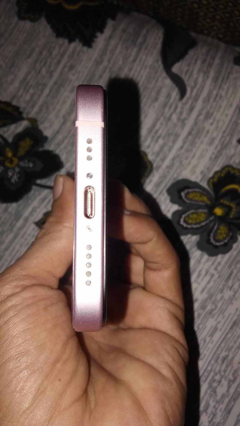 Apple iPhone 15 4