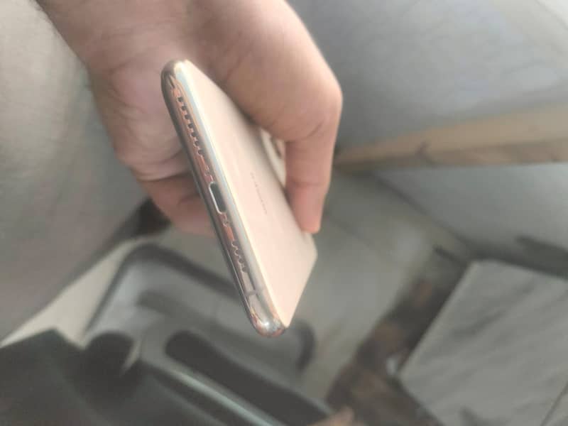 Apple iPhone XS Max 3