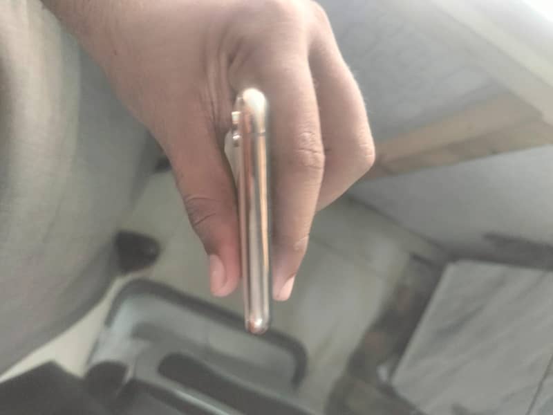 Apple iPhone XS Max 5