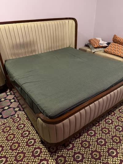 King size bed with 2 side tables