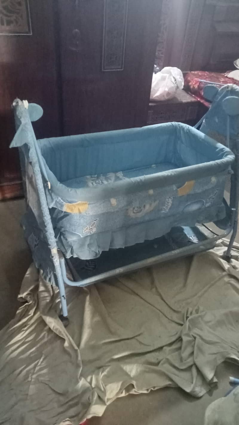 baby cot 1