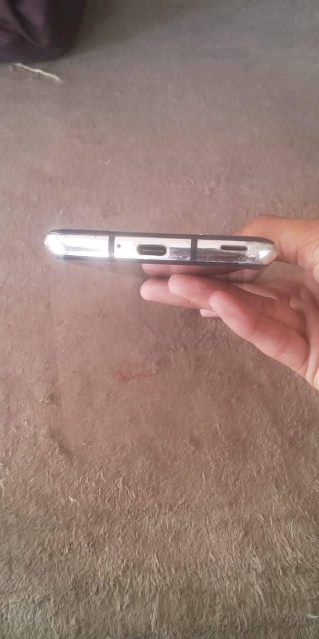 Sharp Aquos R2 1