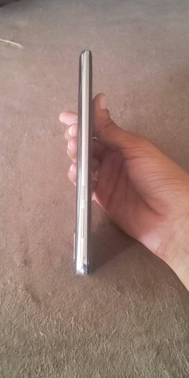 Sharp Aquos R2 2