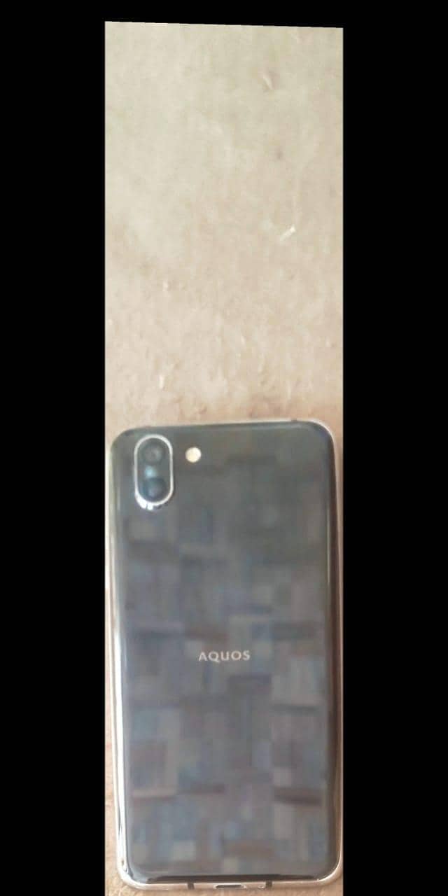 Sharp Aquos R2 3