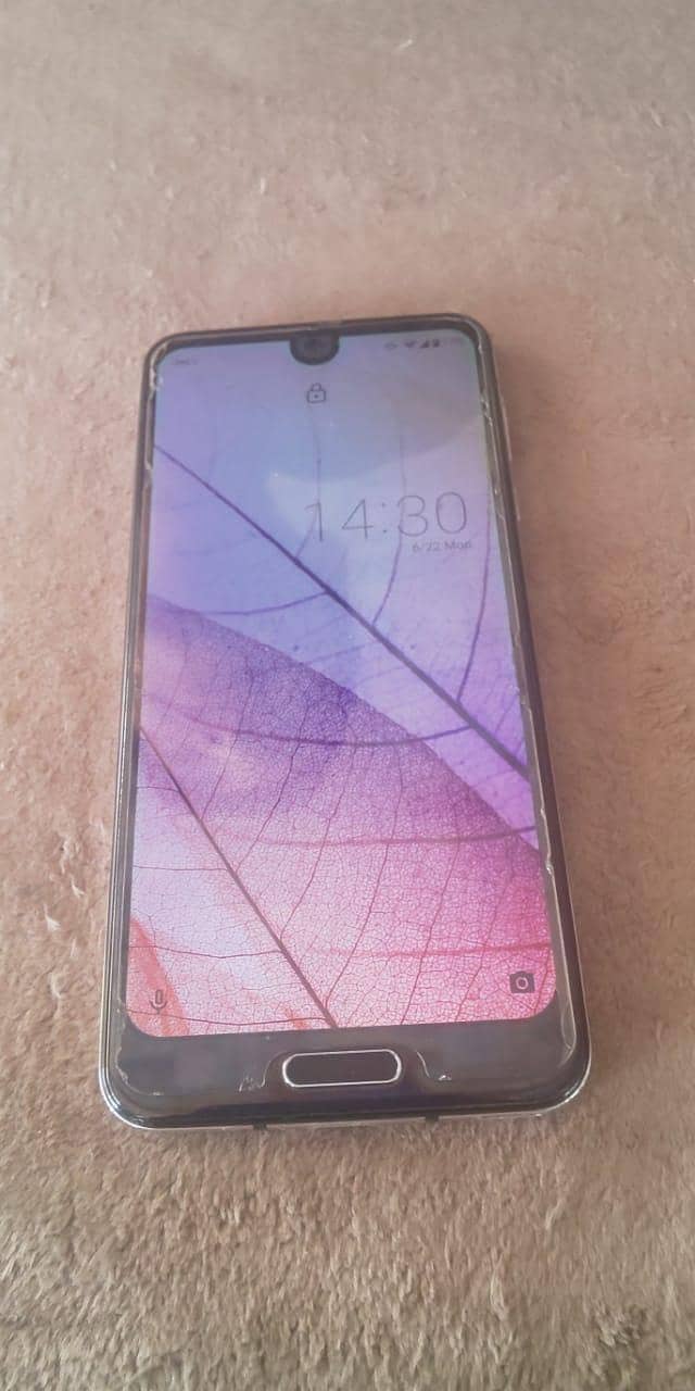 Sharp Aquos R2 6
