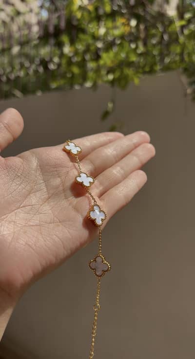 White Clover Bracelet in Bulk (19 Pieces)