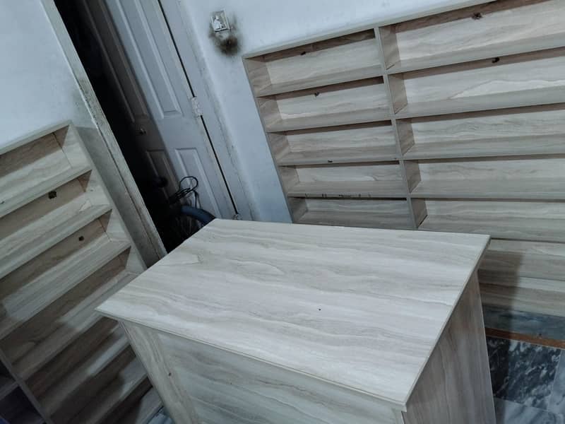 2 Same  benches  1 table 2 Racks 4