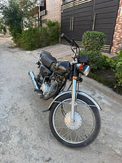 Honda CG 125 2023 Black Colour.