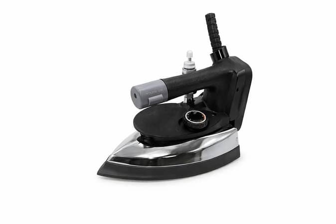 BeTec Heavy-Duty Steam Iron with Water Tank and Fast Heating