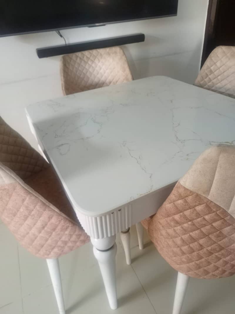 Dining table 4 chairs 0