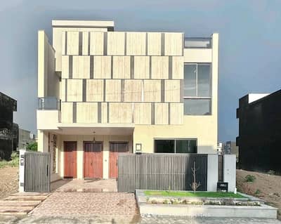 7 Marla House In Stunning MPCHS - Block D Is Available For sale