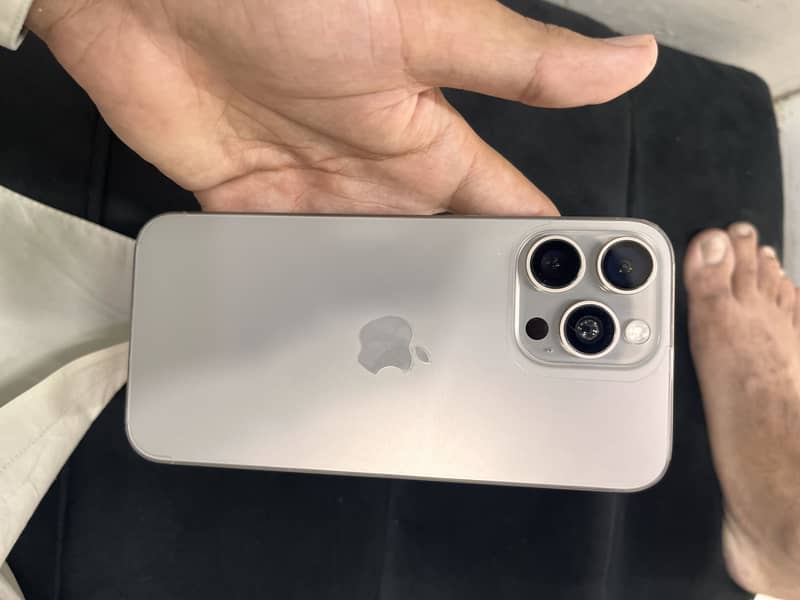Apple iPhone 15 Pro Max 2