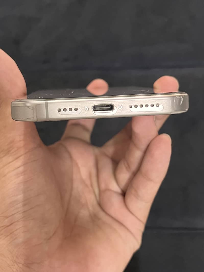 Apple iPhone 15 Pro Max 7