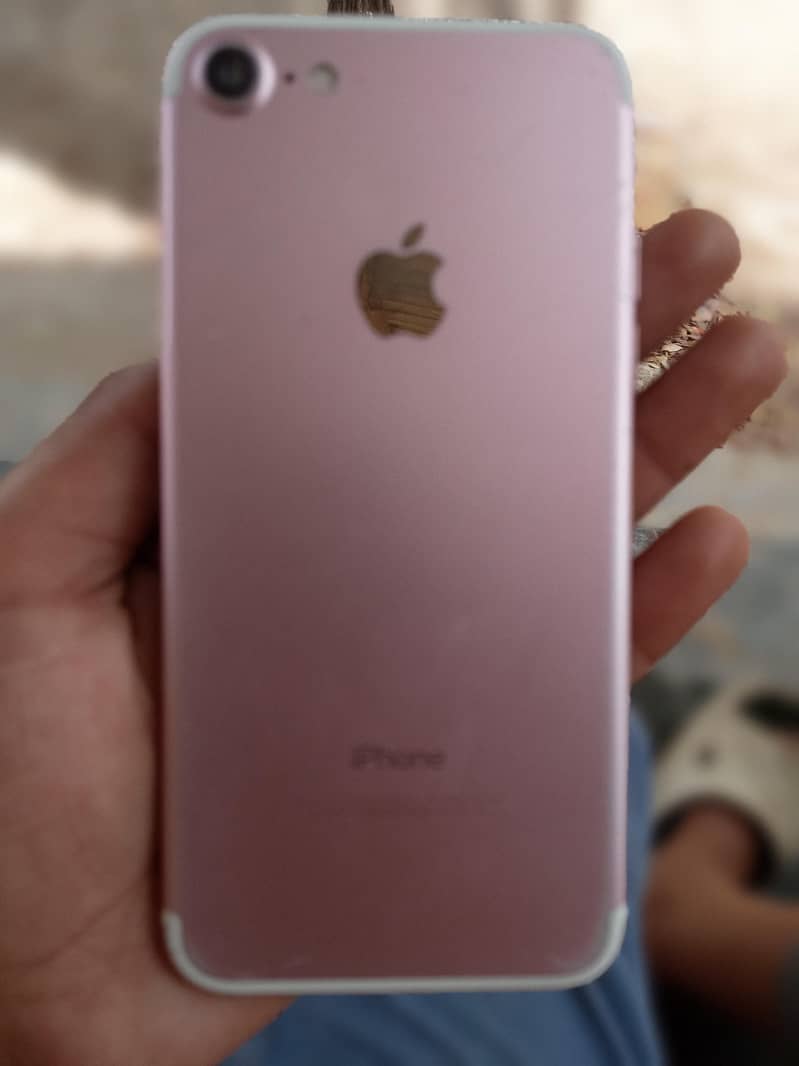 Apple iPhone 7 1