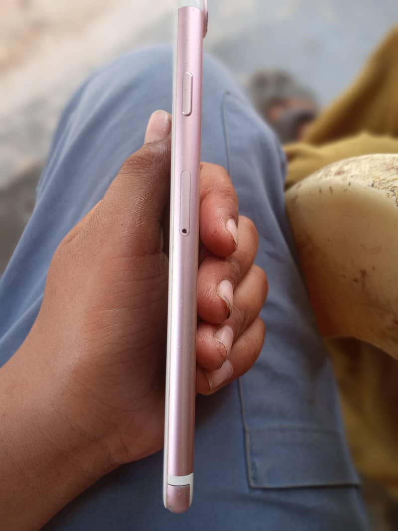 Apple iPhone 7 3
