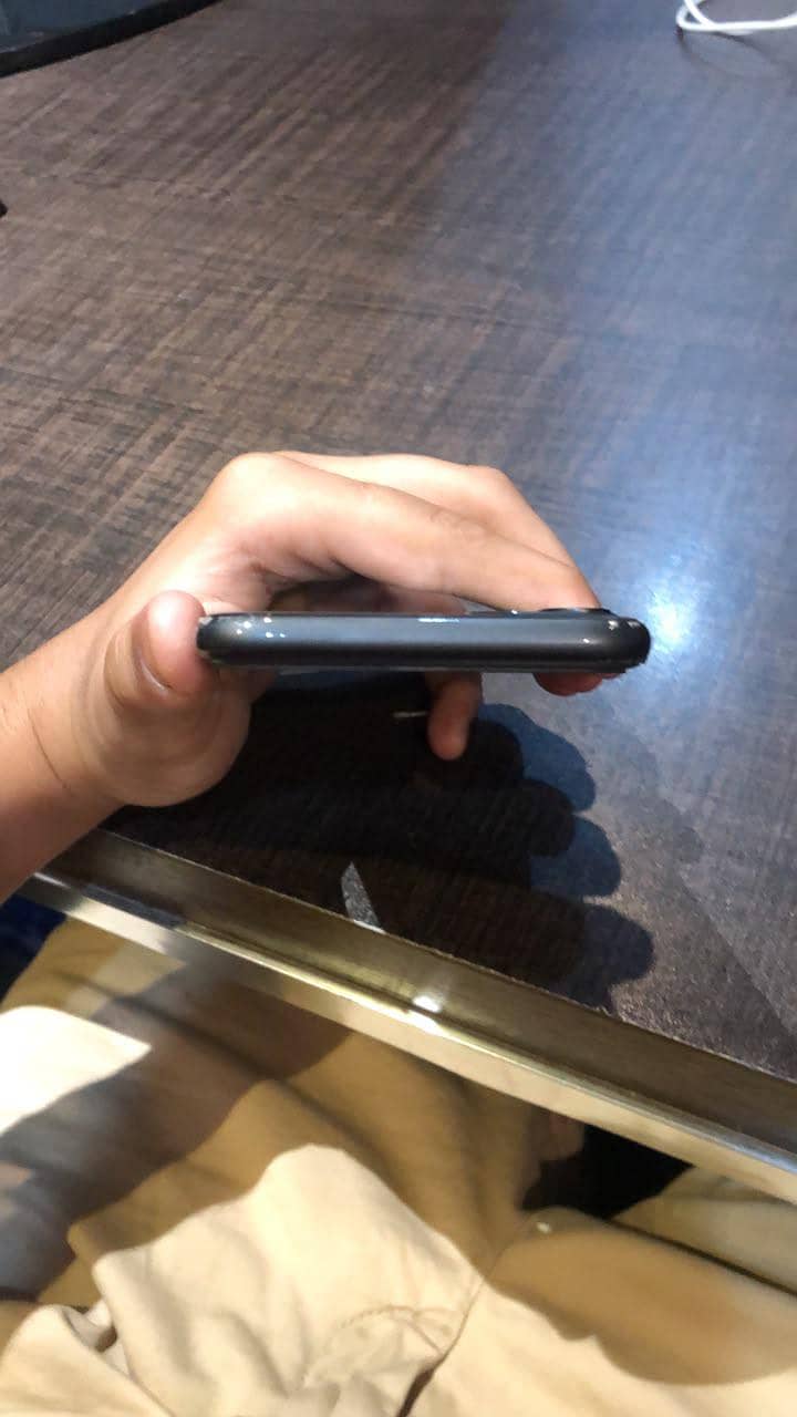 iPhone 11 3