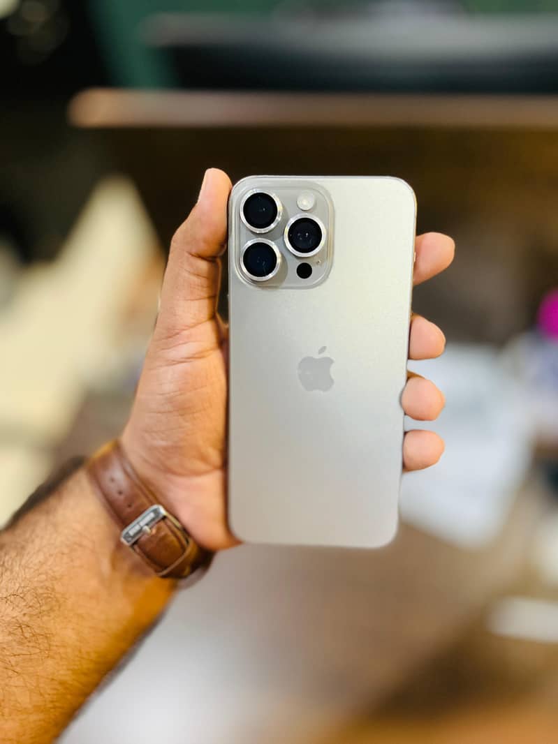 Apple iPhone 15 Pro Max 2