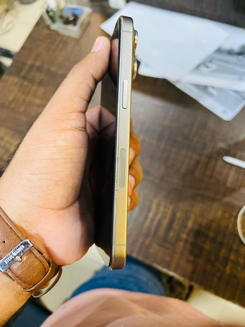 Apple iPhone 15 Pro Max 3