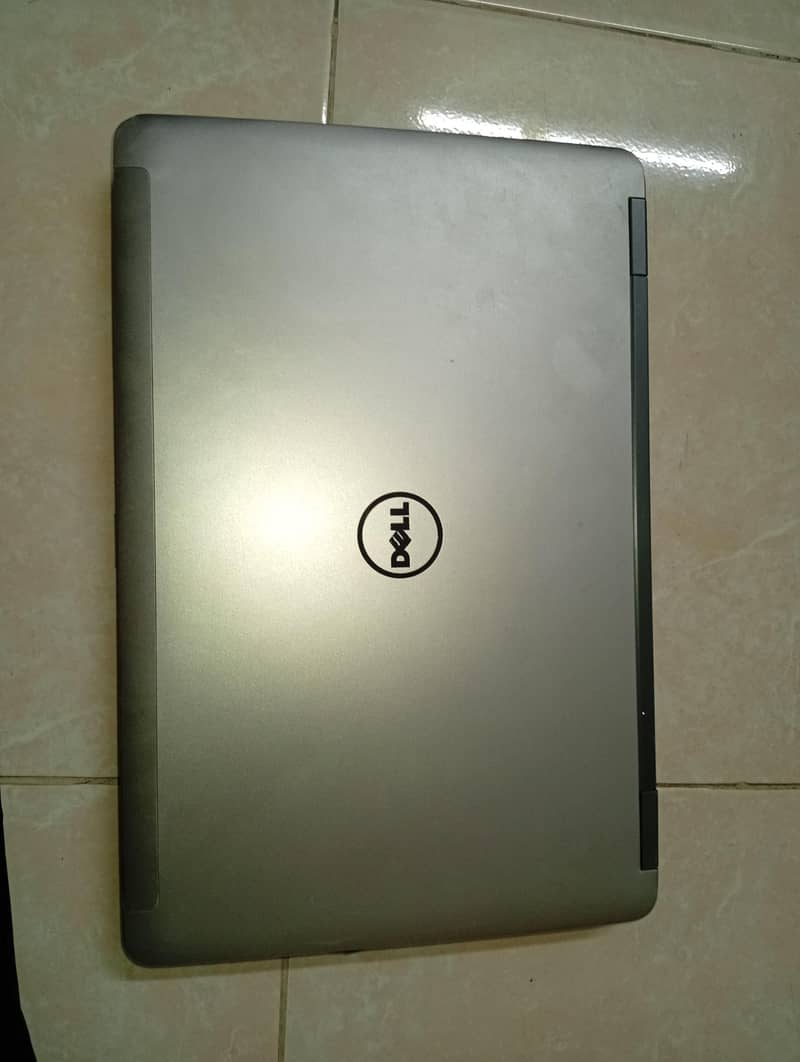 Dell latitude E6540 0