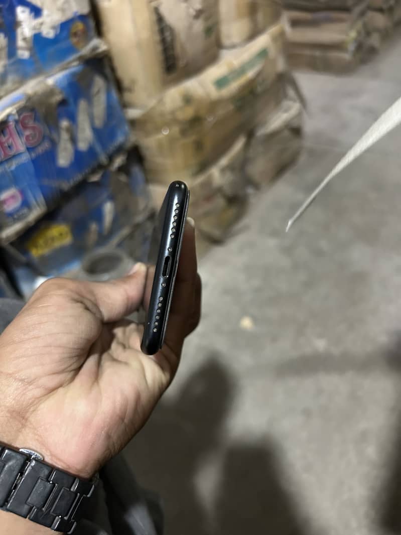 Apple iPhone 7 0